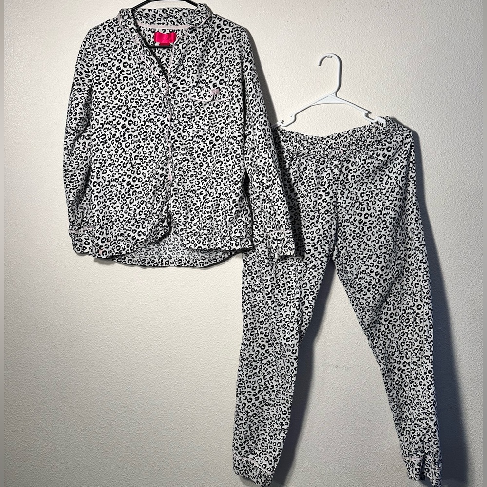 COPY - Victoria’s Secret pajamas set size S black and white cheetah print pjs